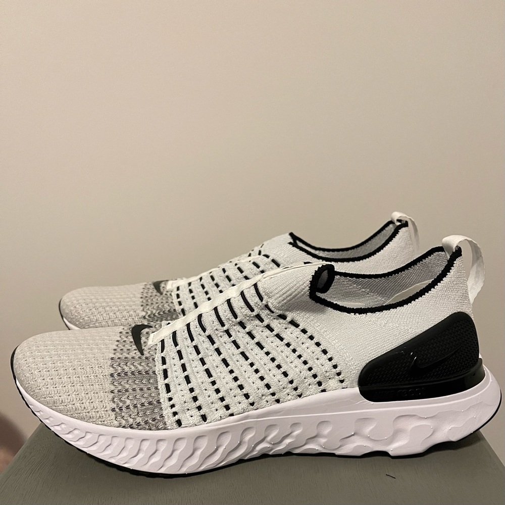Nike React Phantom Run Flyknit 2 White Black. Size 10